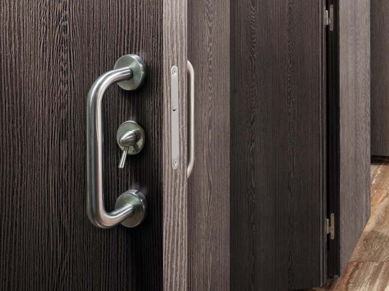 Formica efecto madera en puertas